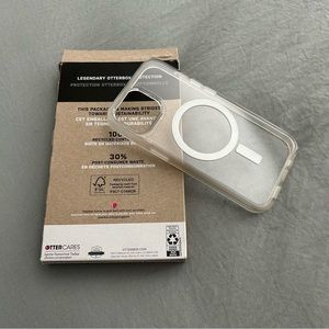 Otterbox Symmetry Series Clear MagSafe Case iPhone 14